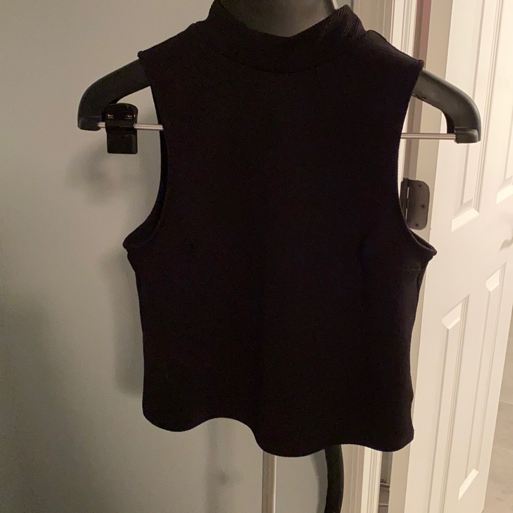 women’s black xs express sleeveless crop top